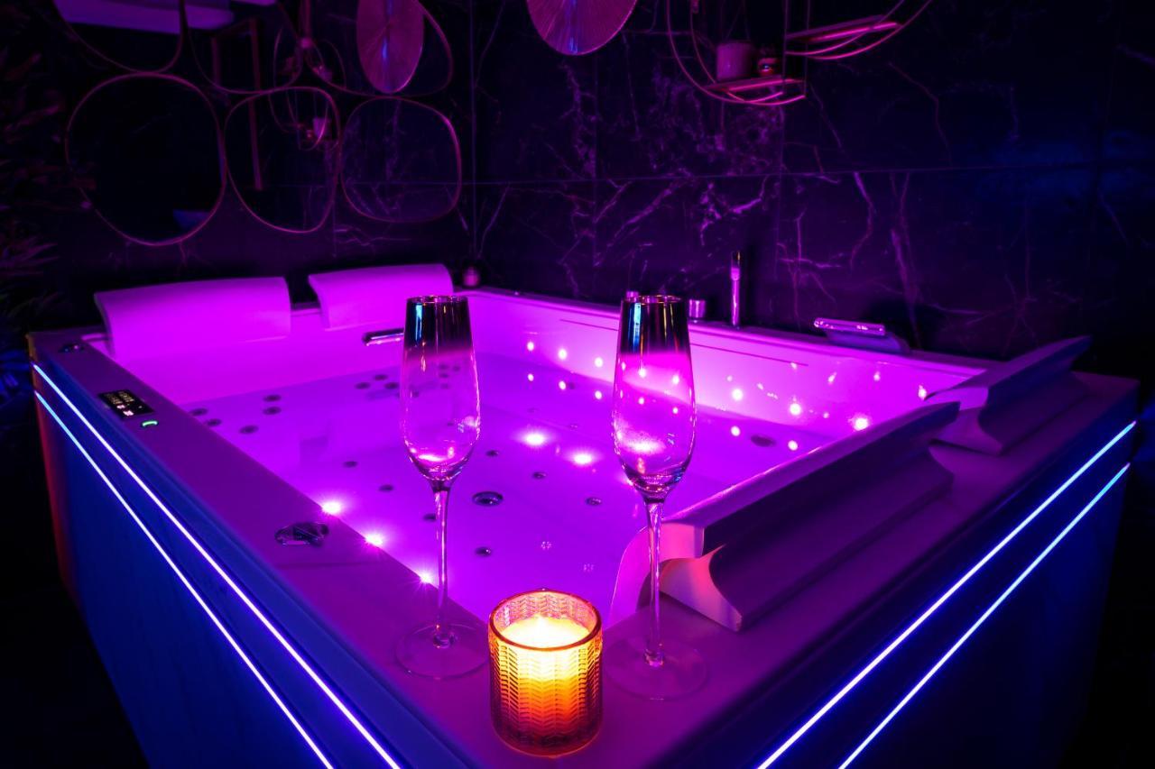 Love Room “La Nuit De Reve” Centre Historique ペルピニャン エクステリア 写真